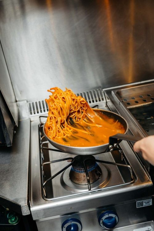 ela-restobar-kitchen-preparing-linguini-pasta-with-gambas